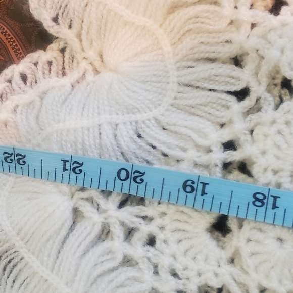 Shawl (Fine Wool-Hand Crochet) - Picture 5 of 5